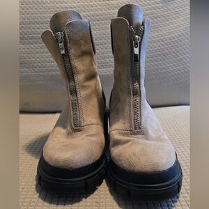 Stylish Tan Heeled Boots